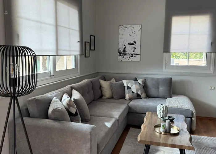 Elathea Arhéa Feneósz