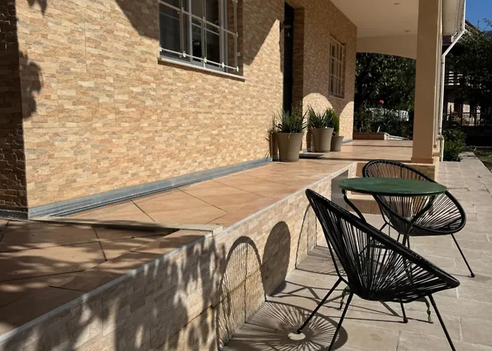 Elathea Arhéa Feneósz